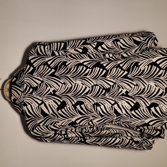 Keren Hart size L spring jacket. In like new condition. - Picture 5 of 7